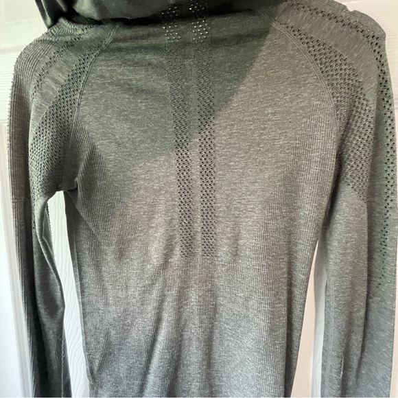 Fabletics grey size small zip up cardigan - Picture 7 of 8